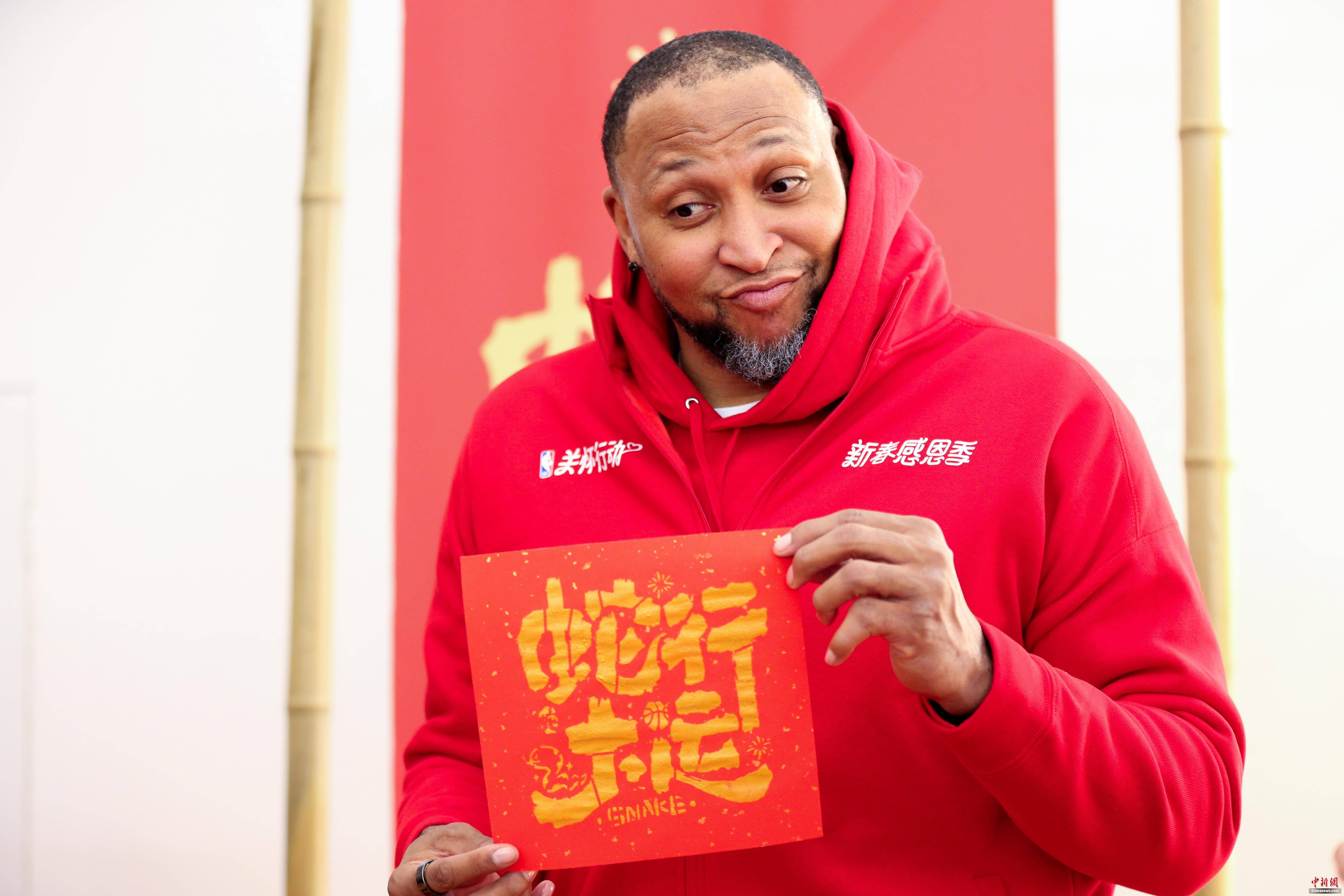 篮球名宿举办慈善比赛，传承篮球文化