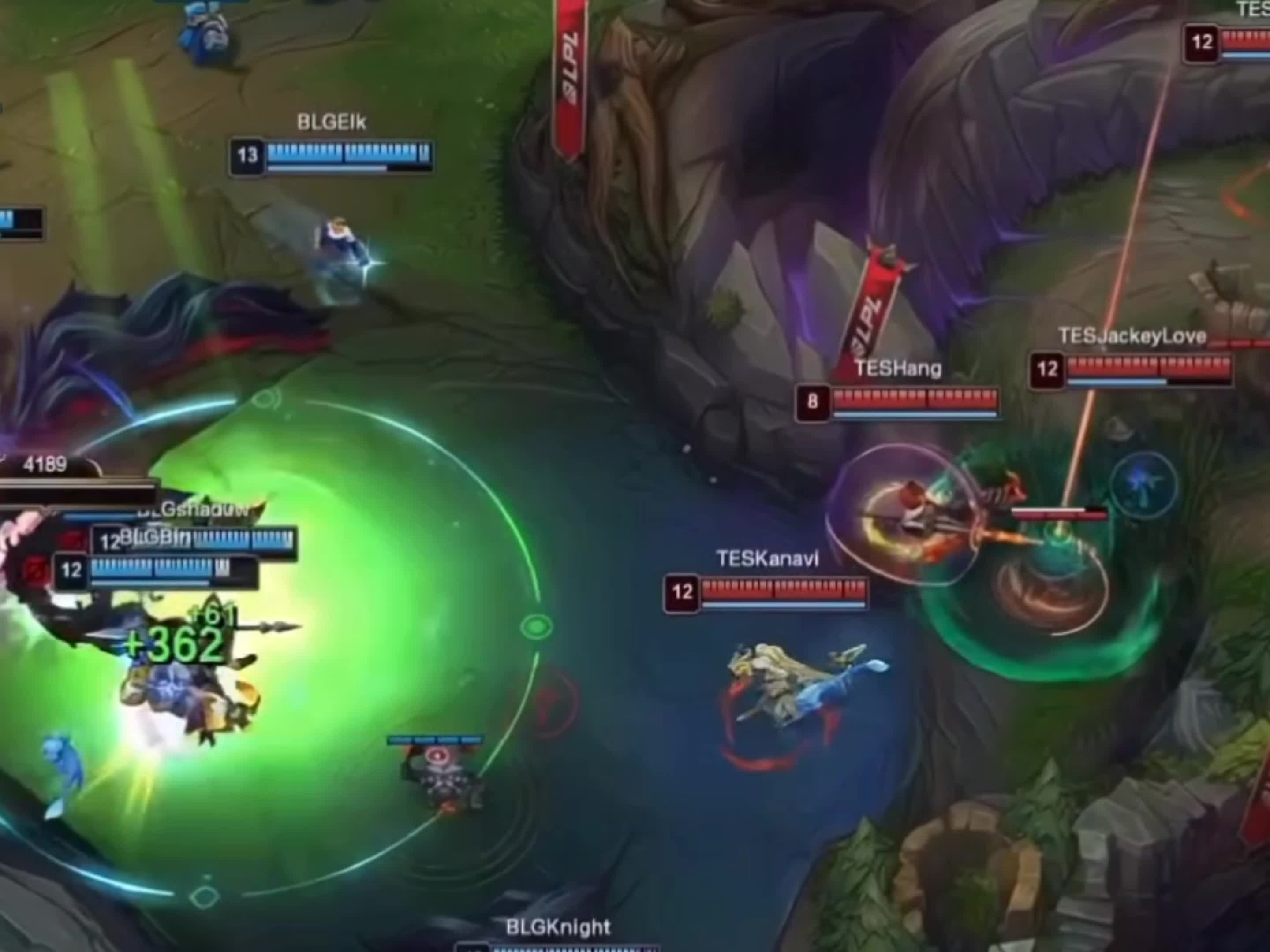 包含V5翻盘TES，Uzi拿下关键大龙鏖战多局四强赛，成为赛场最大亮点的词条