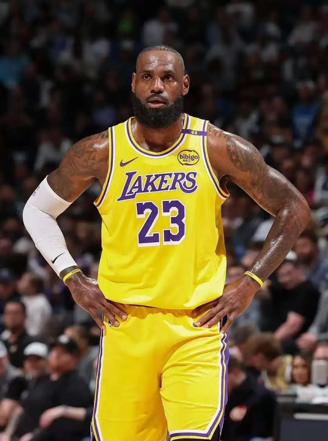 湖人核心崴脚,或将缺席多场比赛 湖人核心崴脚,或将缺席多场比赛