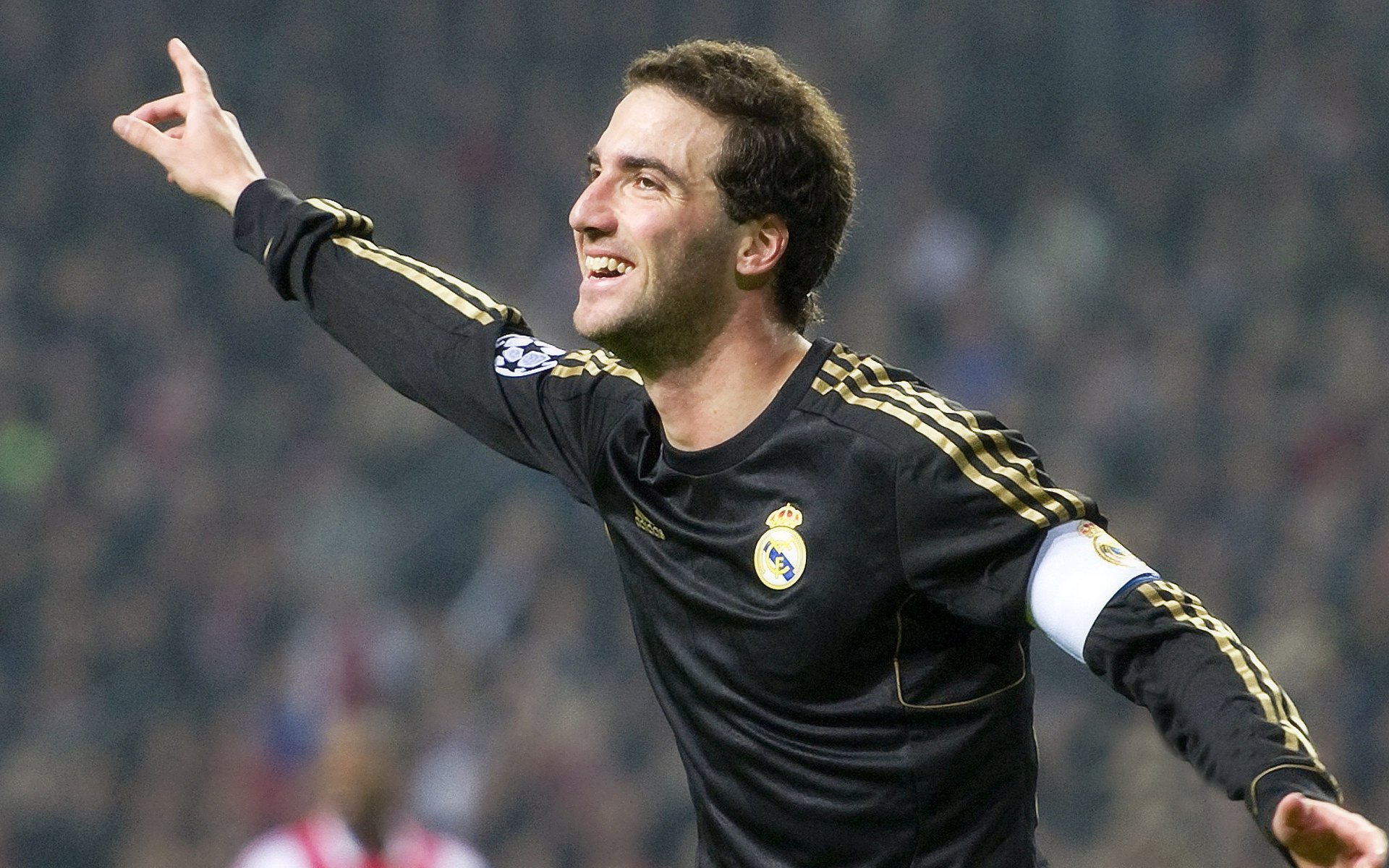 英格拉姆统治级表现让比赛提前失去悬念，深圳队一波流带走骑士